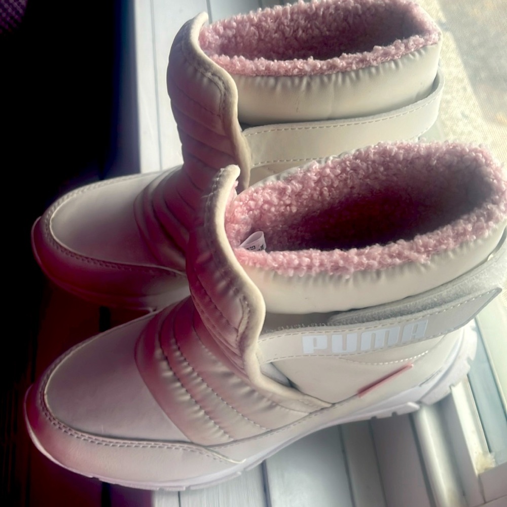 Girls puma winter / fall boots
